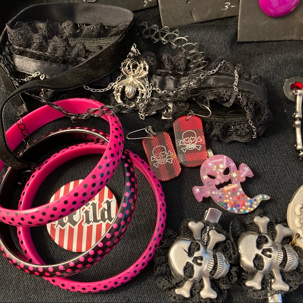 Punk Rock 80s Goth Halloween Jewelry Lot - Skulls, Spiders, Skeletons, Masks etc - Picture 2 of 5